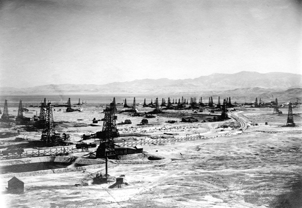 Historical photograph showing Sunset oil field, San Juan Valley, Kern County, California, 1908.