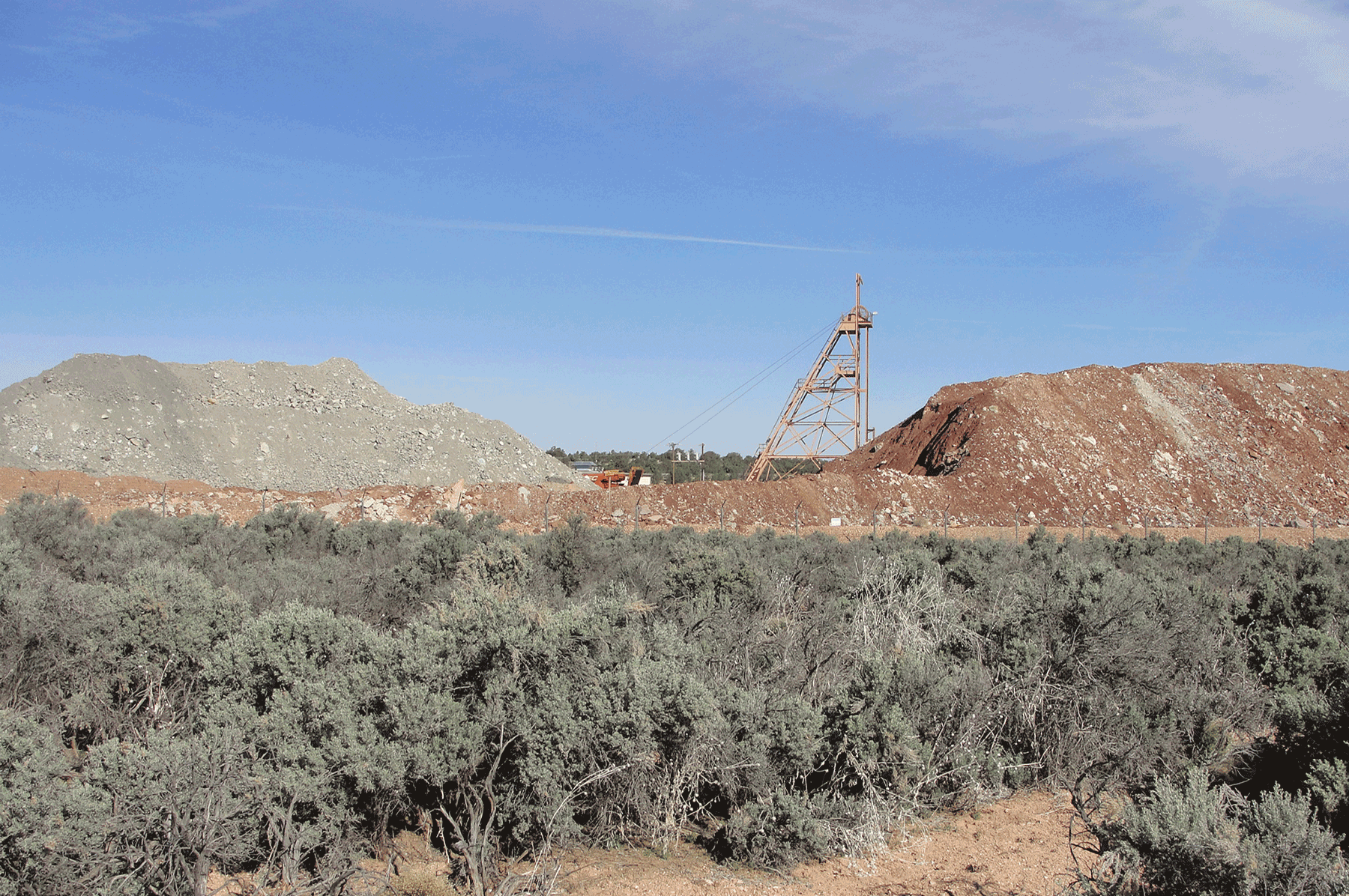  Ore pile and waste rock 